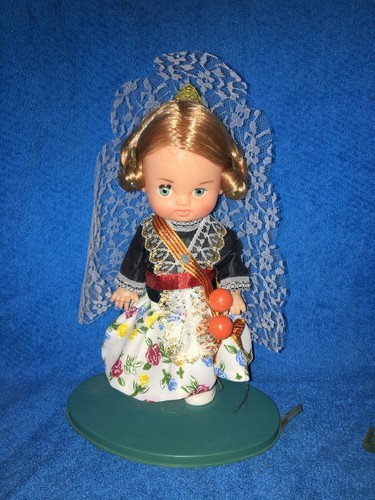 Poupée miniature costume