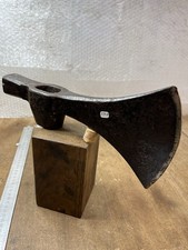 hache forgée outil ancien