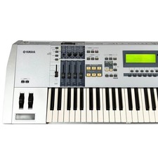 YAMAHA MOTIF ES6 61-Key Music Workstation Synthesizer with Case