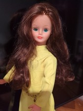 Magnifique poupée Cathie