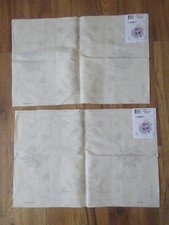 Lot of two embroidery placemats. Oval 40/60.