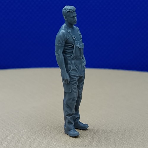 Diorama homme en salopette - :,