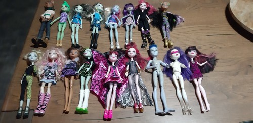 Lot poupées monster high - lot,