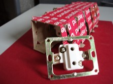 Prise de Courant deux Pôles ,modèle Chambord Legrand réf: 87016 Neuve