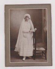 Photo CDV studio anonyme colorisée jeune fille communiante religion robe gants