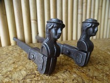 Tête de bergère en fonte