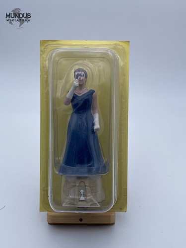 Une invitée figurine jeu - une,