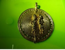 Médaille pendentif artisanal