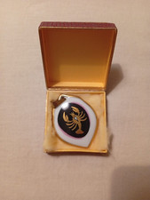 Pendentif en porcelaine