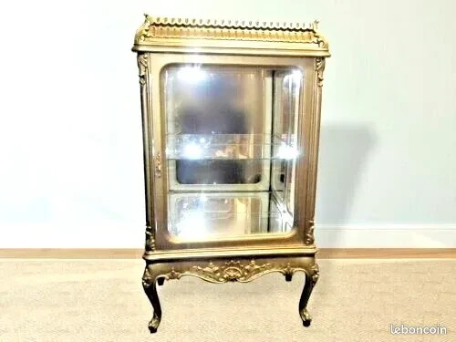 Une vitrine bois hêtre - une,