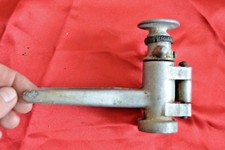 Ancienne bouchonneuse