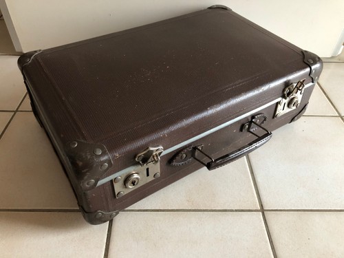Belle ancienne valise - et,