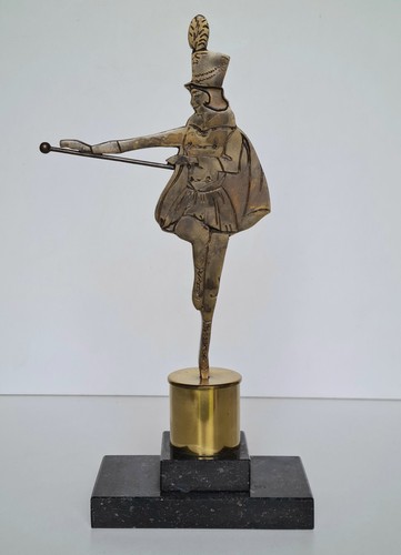 Satuette danseuse majorette