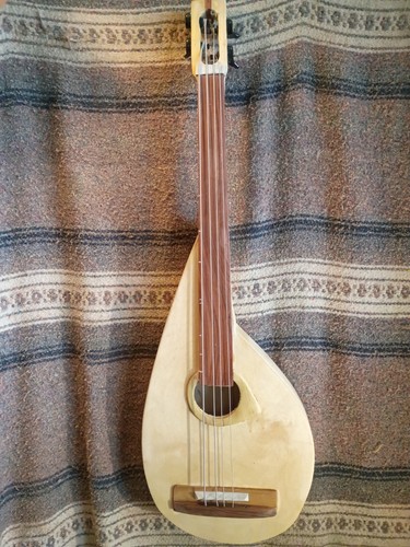 Right hand fretless pocket - right-hand,
