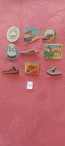 Très beaux insignes de - très,