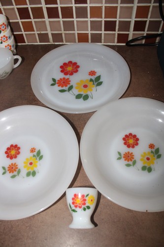 Assiettes creuses 1 - assiettes, +1