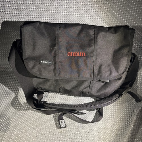 Timbuk2 stuck the - m, middle