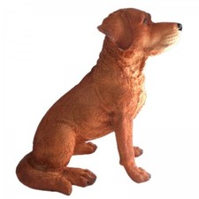 Statue CHIEN labrador ASSIS robe rouille - 34 cm