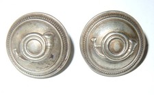 LOT DE 2 BOUTONS CHASSEURS