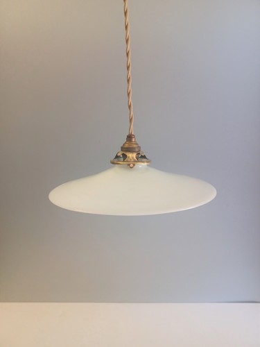 Ancienne suspension opaline