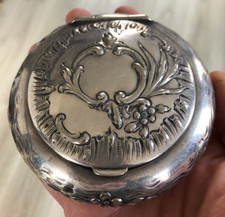 Jolie Petite Boite Métal Argenté XIX-XXéme Pillule WISKEMANN