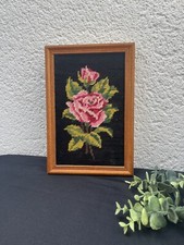 Ancien Canevas Encadré - Rose sur Fond Noir, Cadre en Bois Vintage