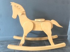 Joli cheval à bascule enfant