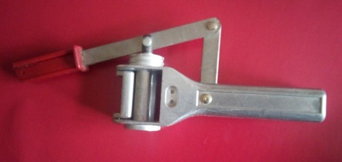 Ancienne bouchonneuse - ancienne,