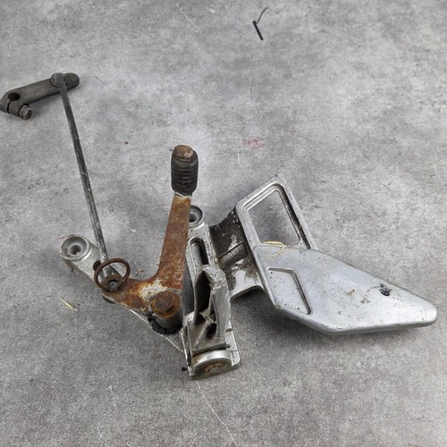 Platine repose pied - pied, gauche