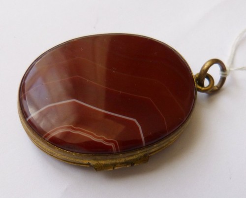 Pendentif reliquaire medaillon