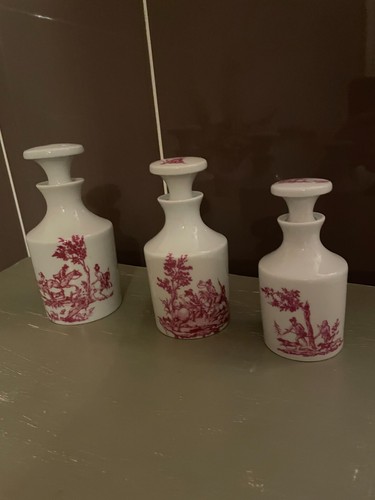 Ensemble trois flacons - de,