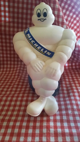 Bibendum michelin avec son kit - michelin,