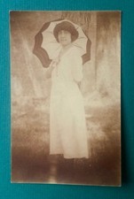 Carte photo  Femme ombrelle