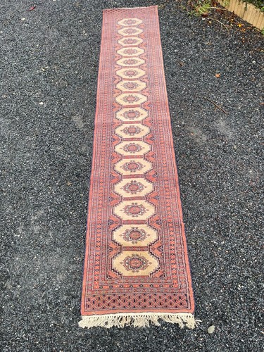 Ancien tapis couloir - ancien, fait