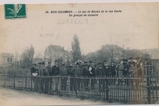 BOIS-DOLOMBES: Le Jeu de Boules (Pétanque) de la Rue Hoche, a group of Jou