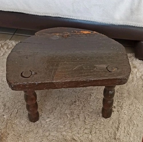 Tabouret brutaliste tripode - , en