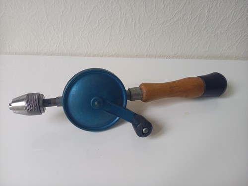 Petite perceuse manuelle - ,