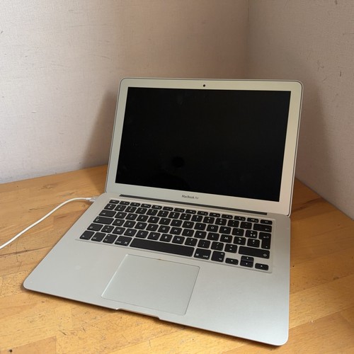 Apple macbook air early - apple,