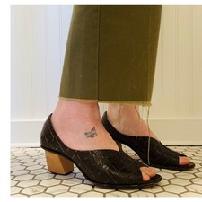 Cydwoq Leather Peep Toe Heels