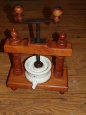 ancien presse fruit bois et