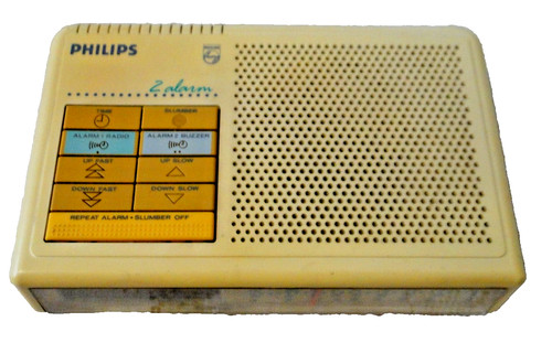 Réveil radio ancien jaune