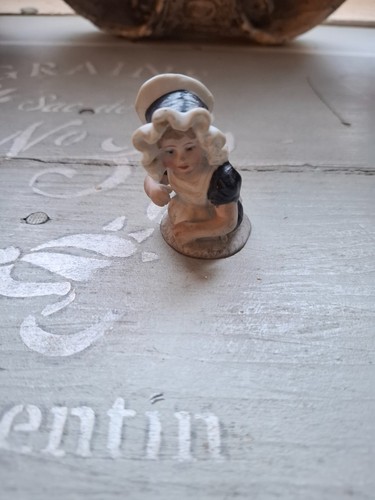 Demi figurine biscuit - , jeune