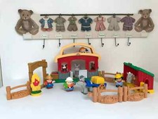 18 ⚜️ The Little People Stable Fisher Price Farm Animals Figure