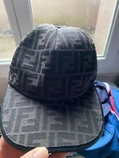 casquette fendi noire authentique en tres bonne état 