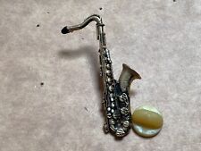 pins SAXOPHONE TENOR  signe USA instrument musique jazz classique concert groupe