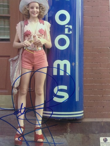 Jodie foster signed 8x10 - -,