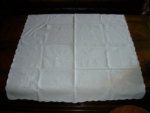 Petite nappe blanche - , en