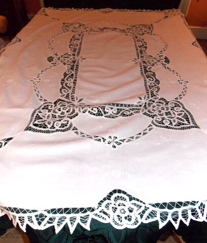 Nappe brodee main dentelle - ,