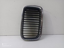 8122238 grille gauche capot