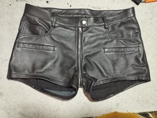 Nouveau short en cuir noir à